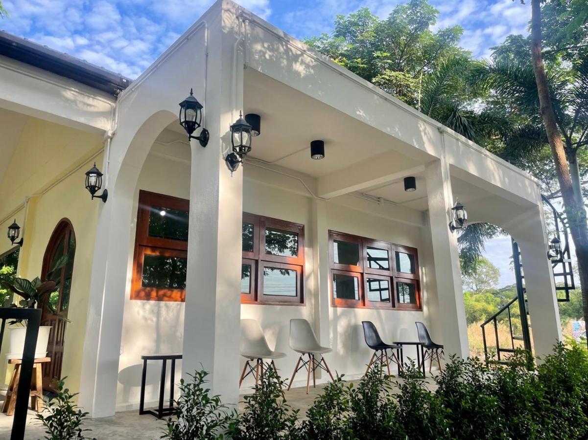 Rain Tree Cafe & Homestay Утай Тани Екстериор снимка