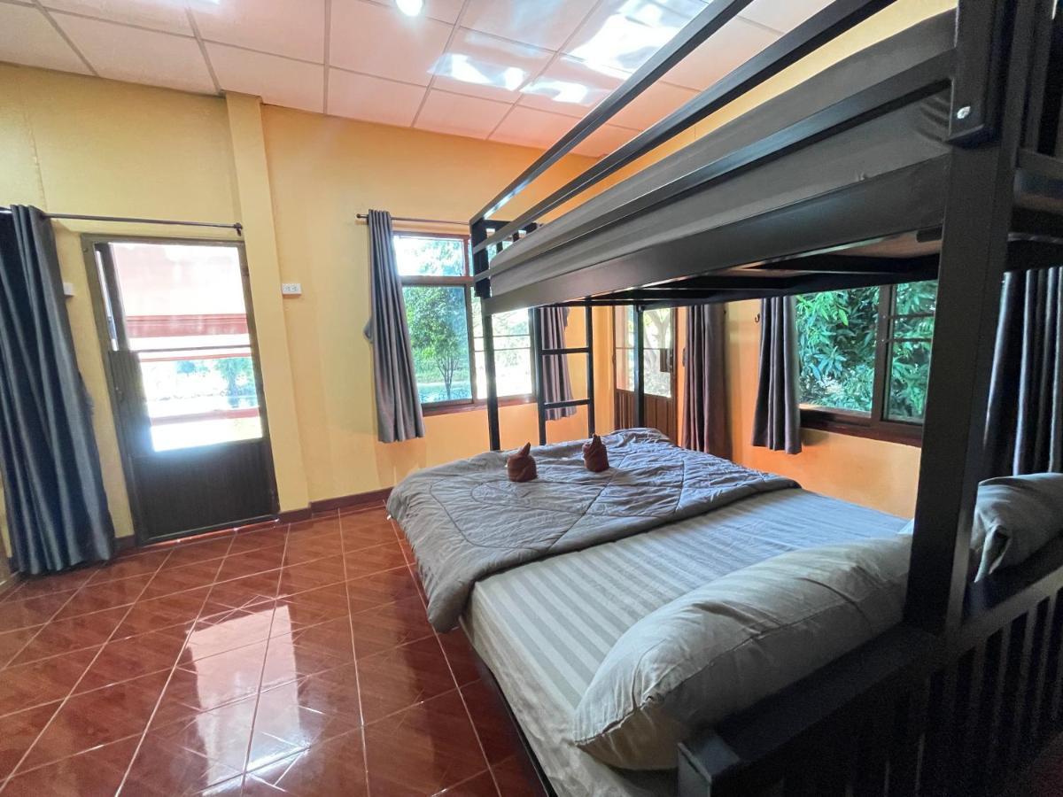 Rain Tree Cafe & Homestay Утай Тани Екстериор снимка