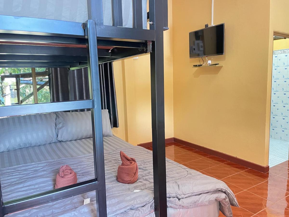 Rain Tree Cafe & Homestay Утай Тани Екстериор снимка