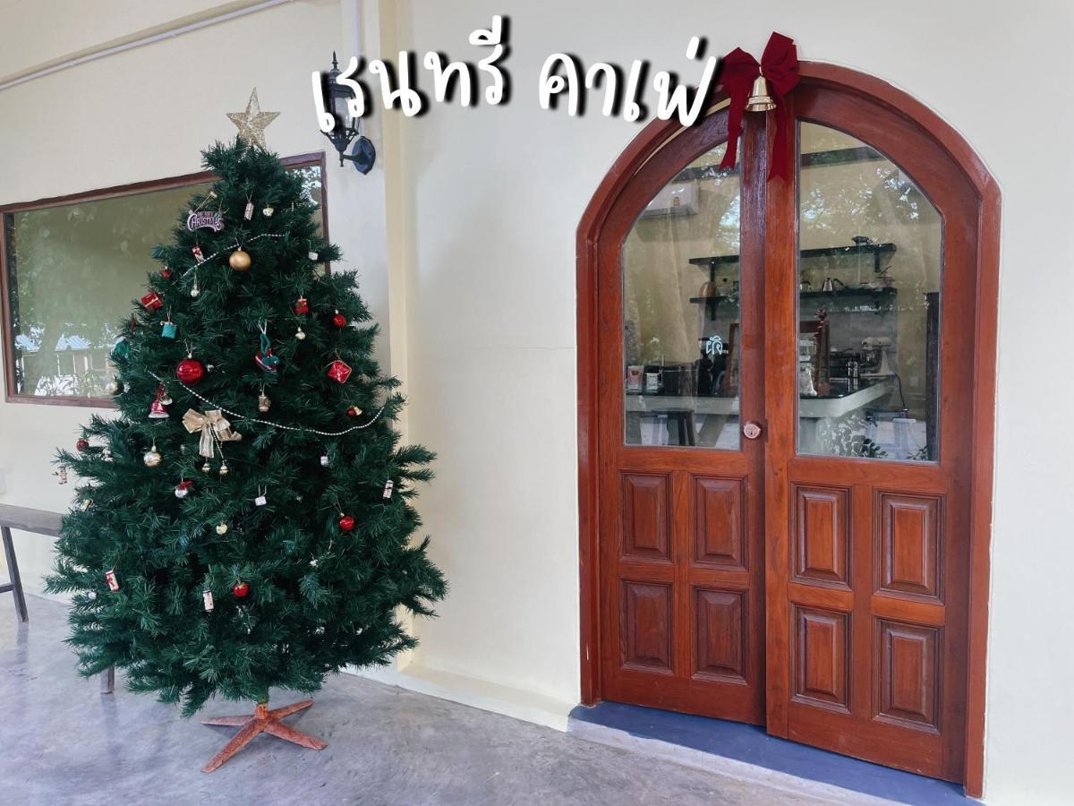 Rain Tree Cafe & Homestay Утай Тани Екстериор снимка