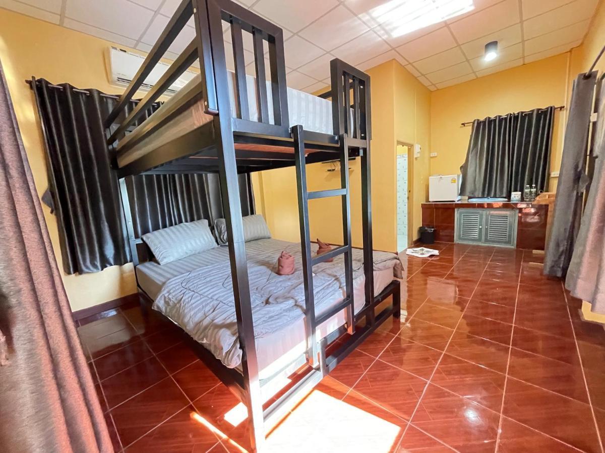 Rain Tree Cafe & Homestay Утай Тани Екстериор снимка