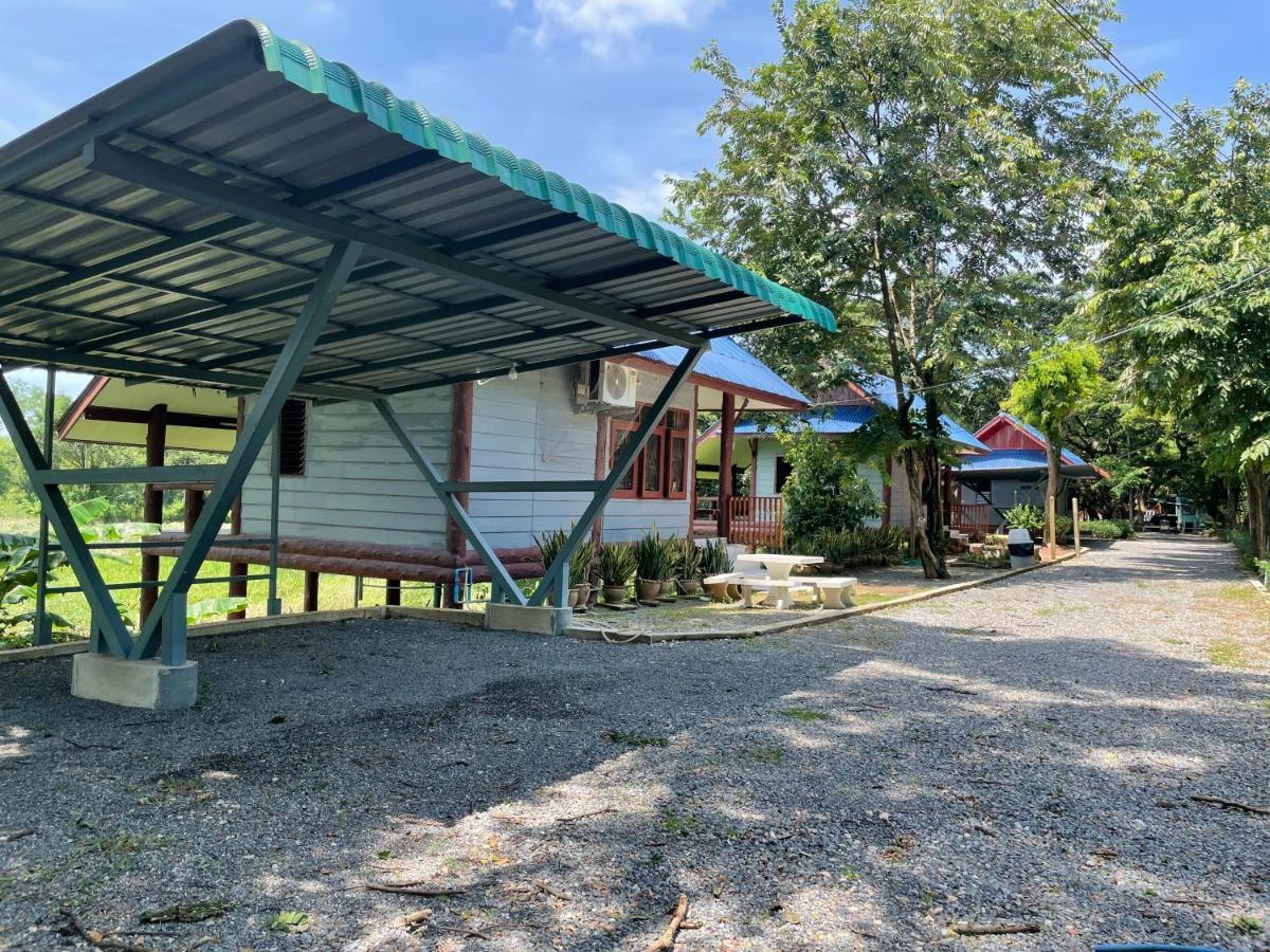 Rain Tree Cafe & Homestay Утай Тани Екстериор снимка