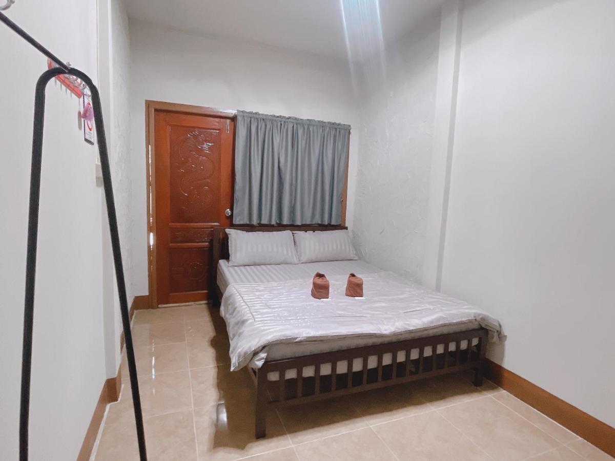 Rain Tree Cafe & Homestay Утай Тани Екстериор снимка