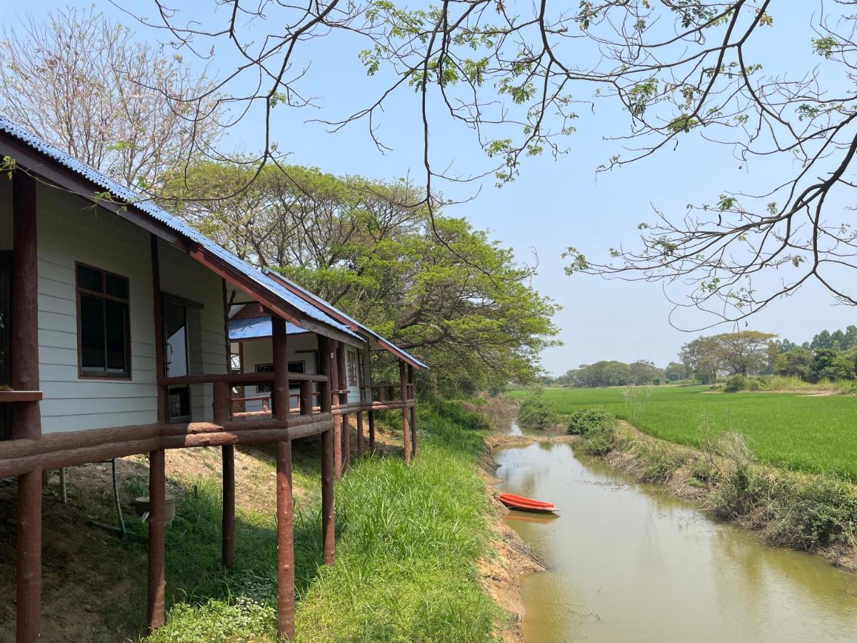 Rain Tree Cafe & Homestay Утай Тани Екстериор снимка