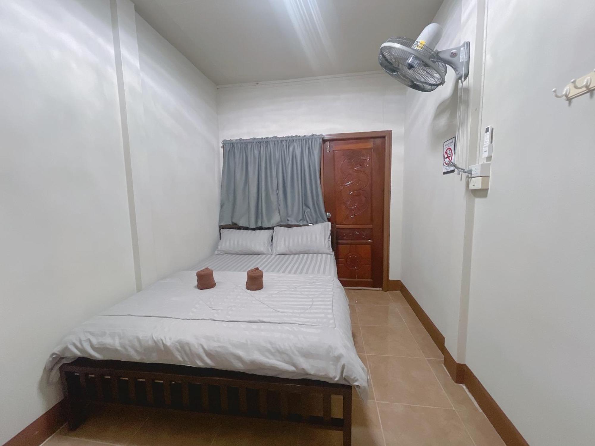 Rain Tree Cafe & Homestay Утай Тани Екстериор снимка